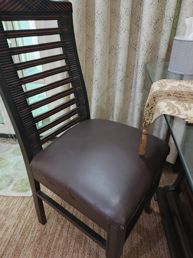 Dining table excellent condition 4