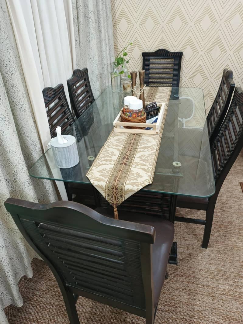 Dining table excellent condition 5