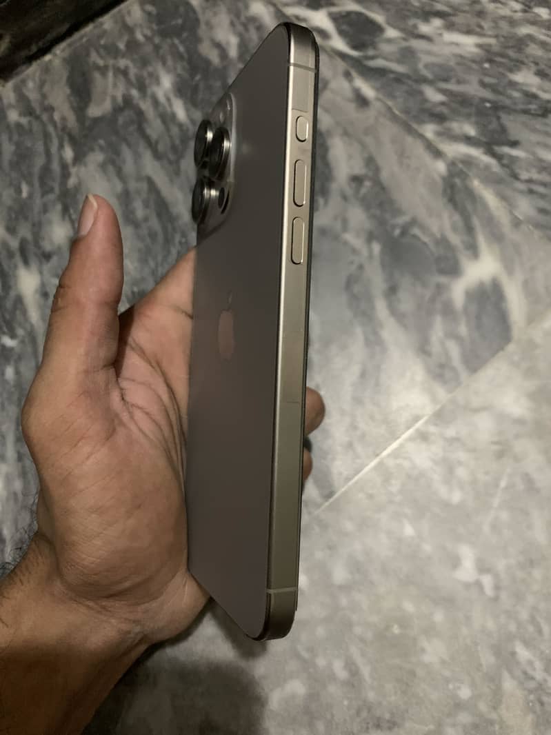 Apple iPhone 15 Pro Max 2