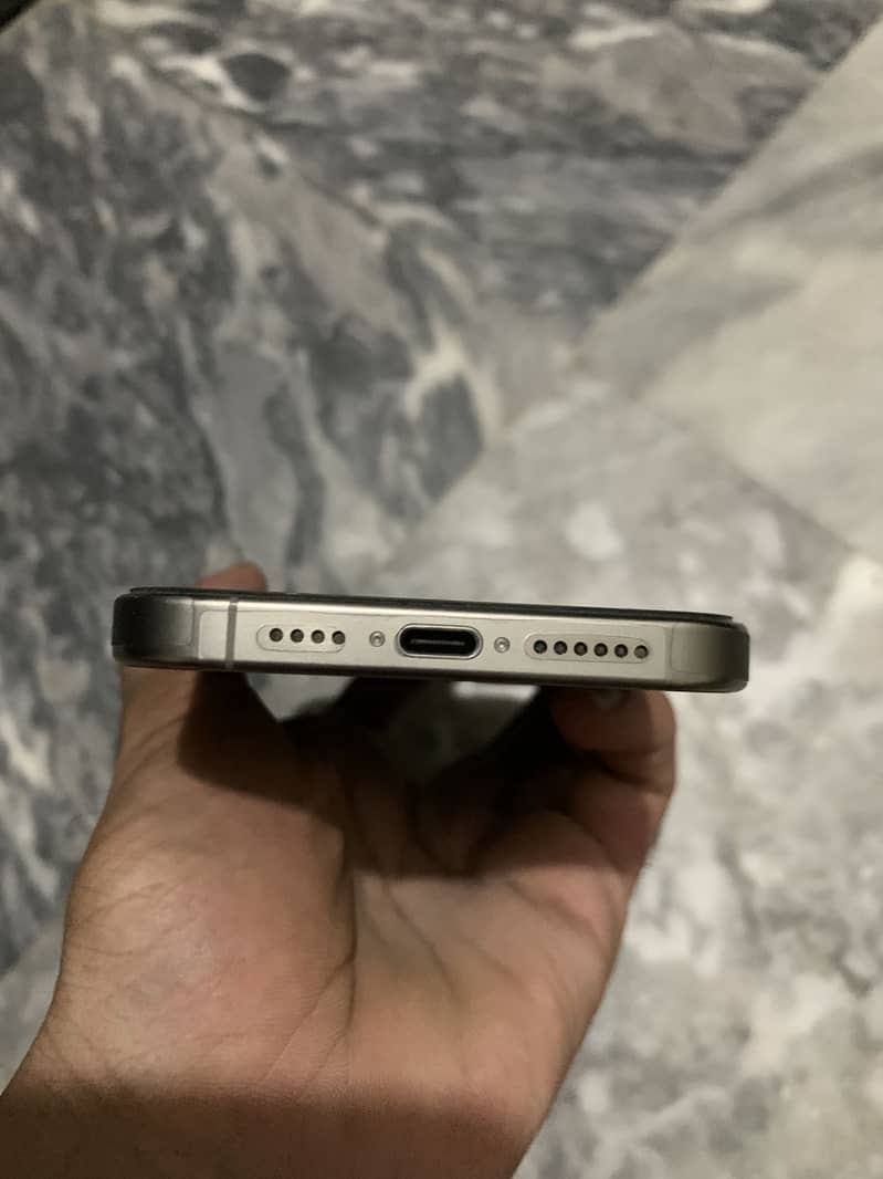 Apple iPhone 15 Pro Max 3