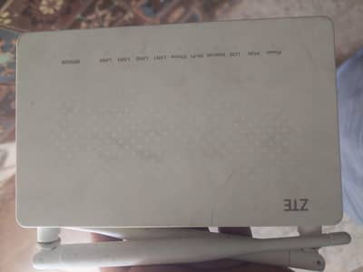 ZTE ZXHN F660 GPON Optical Network Terminal (ONT). fiber