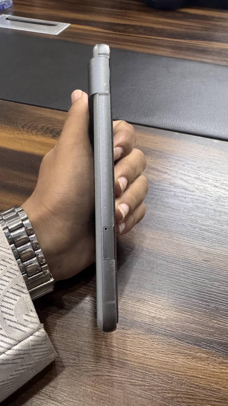 Google Pixel 8 4