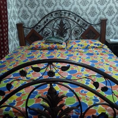 iron golden bed
