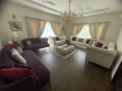White tuffted 3 piece sofa set/ velvet sofa set