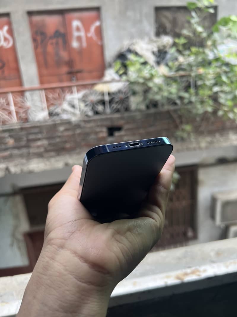 Apple iPhone 13 Pro 2