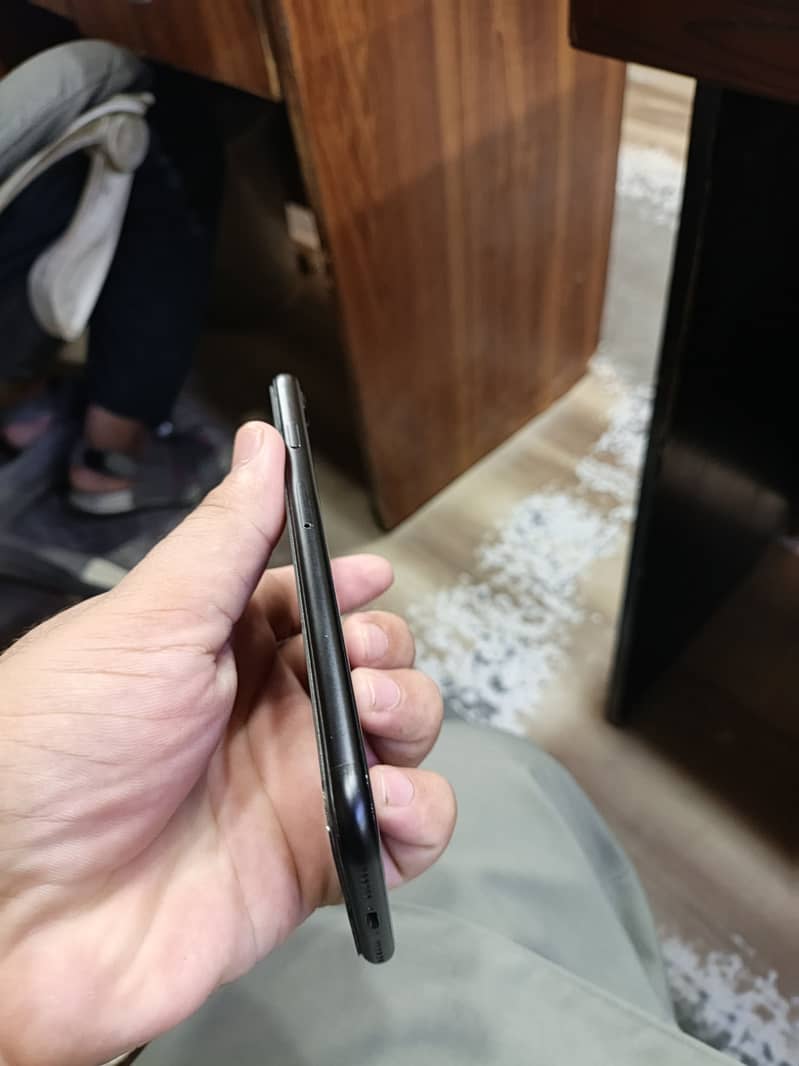 Apple iPhone SE 3rd generation 5
