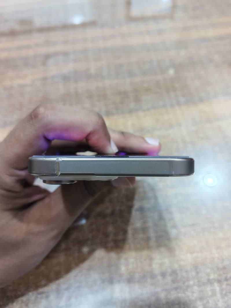 Apple iPhone 16 Pro Max 5