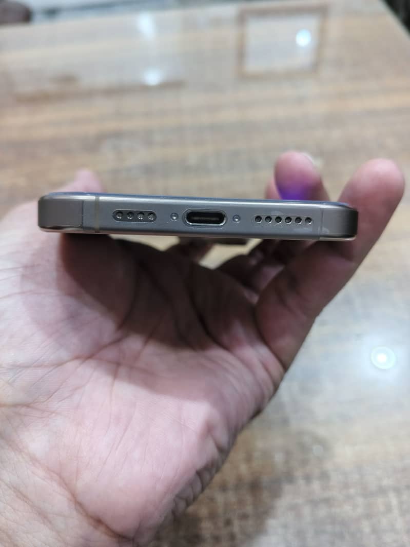 Apple iPhone 16 Pro Max 6