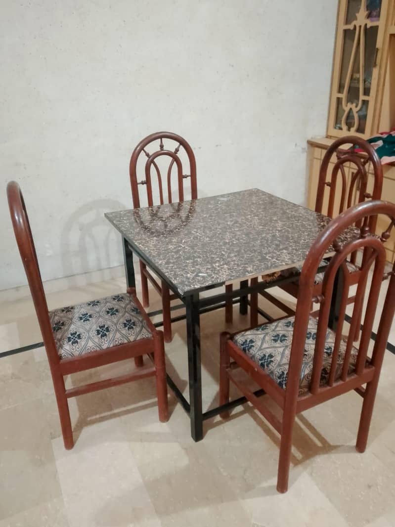 Dinning table 4 seats 2
