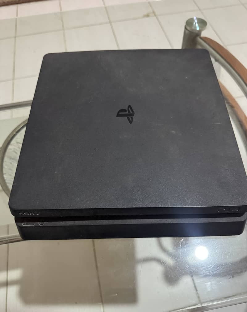 PS4 SLIM WITH TWO CONTROLLERS 5
