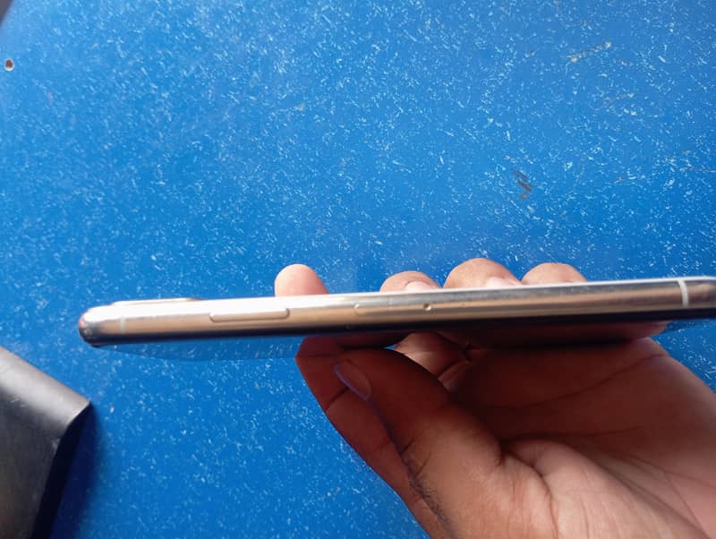 Apple iPhone X 3