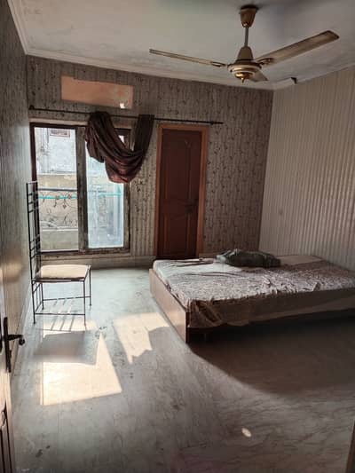 Independent Single Rooms for rent in Johar Town near Emporium Mall
