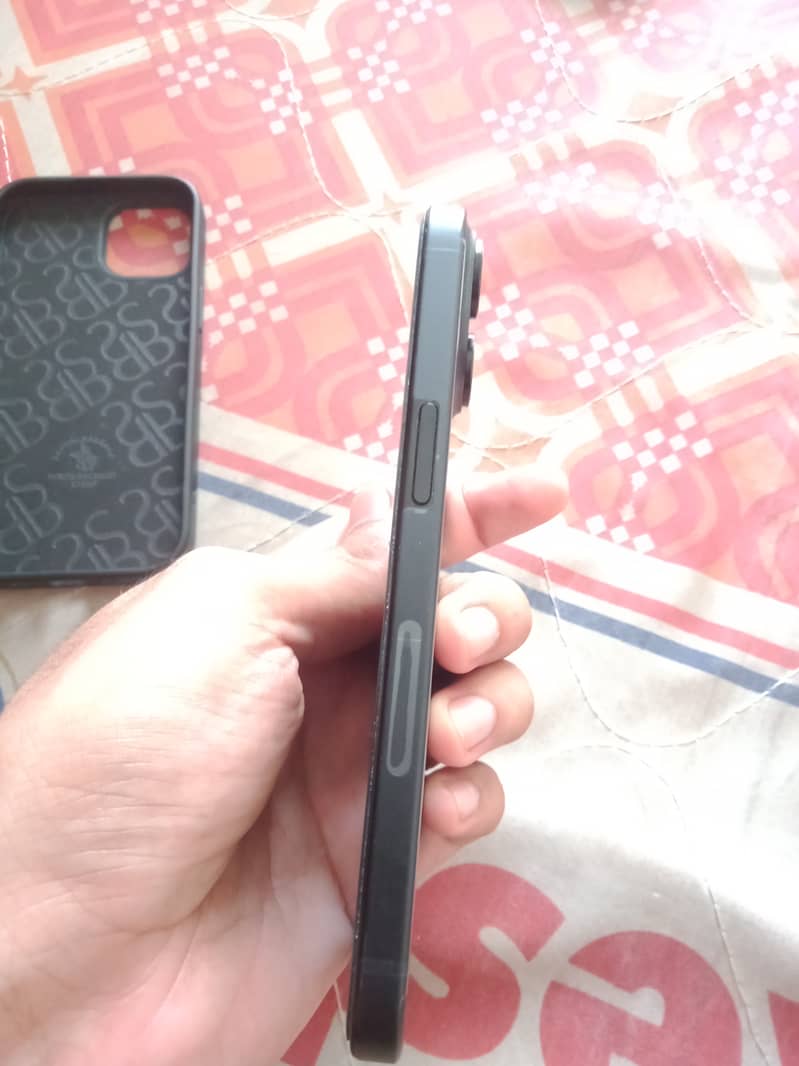 Apple iPhone 15 3