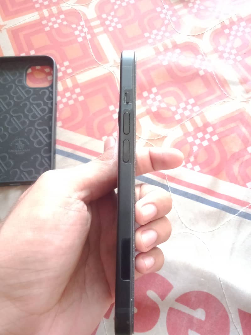Apple iPhone 15 4