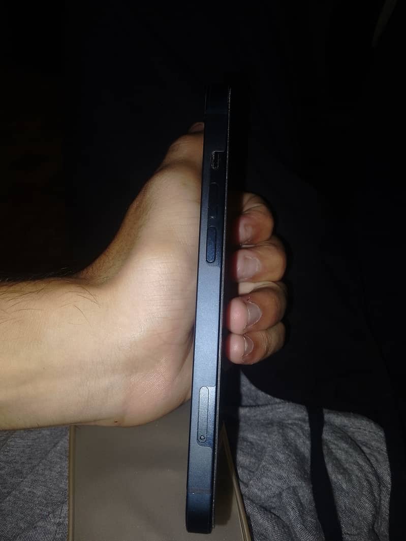 Apple iPhone 13 2
