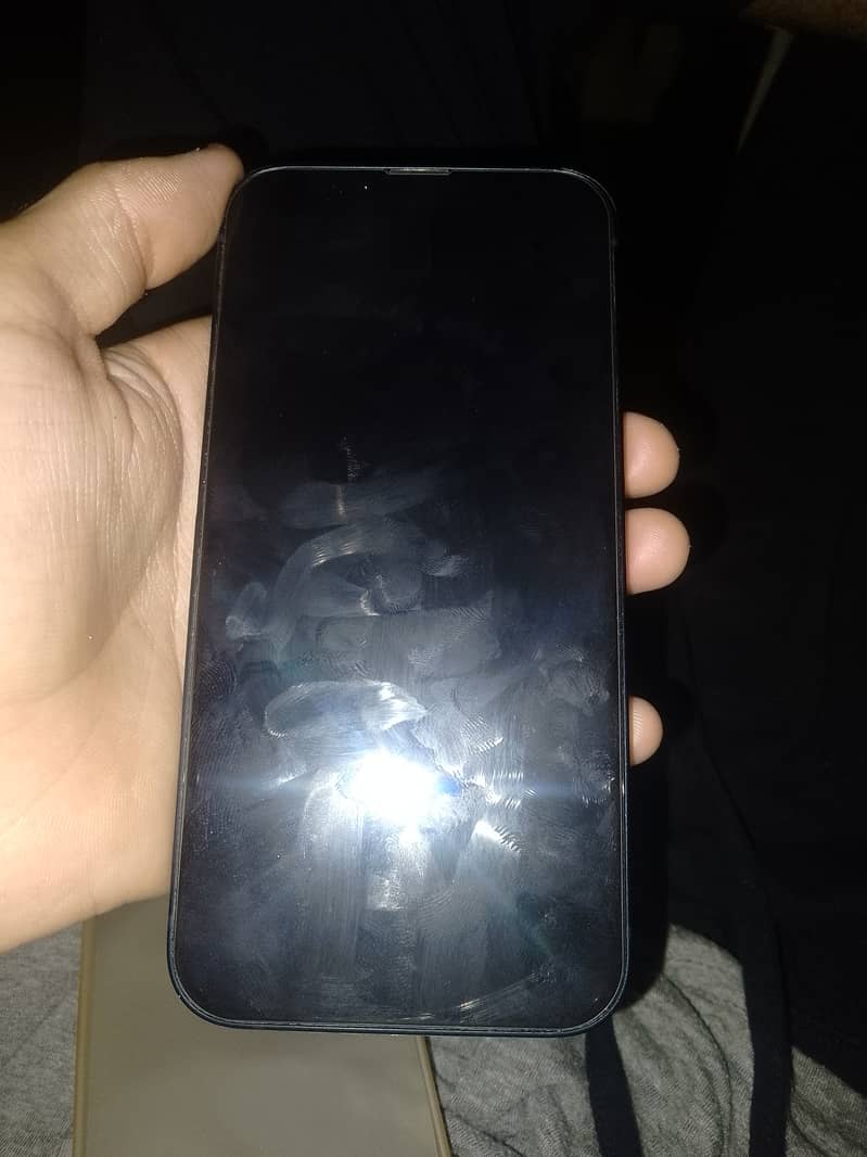 Apple iPhone 13 4