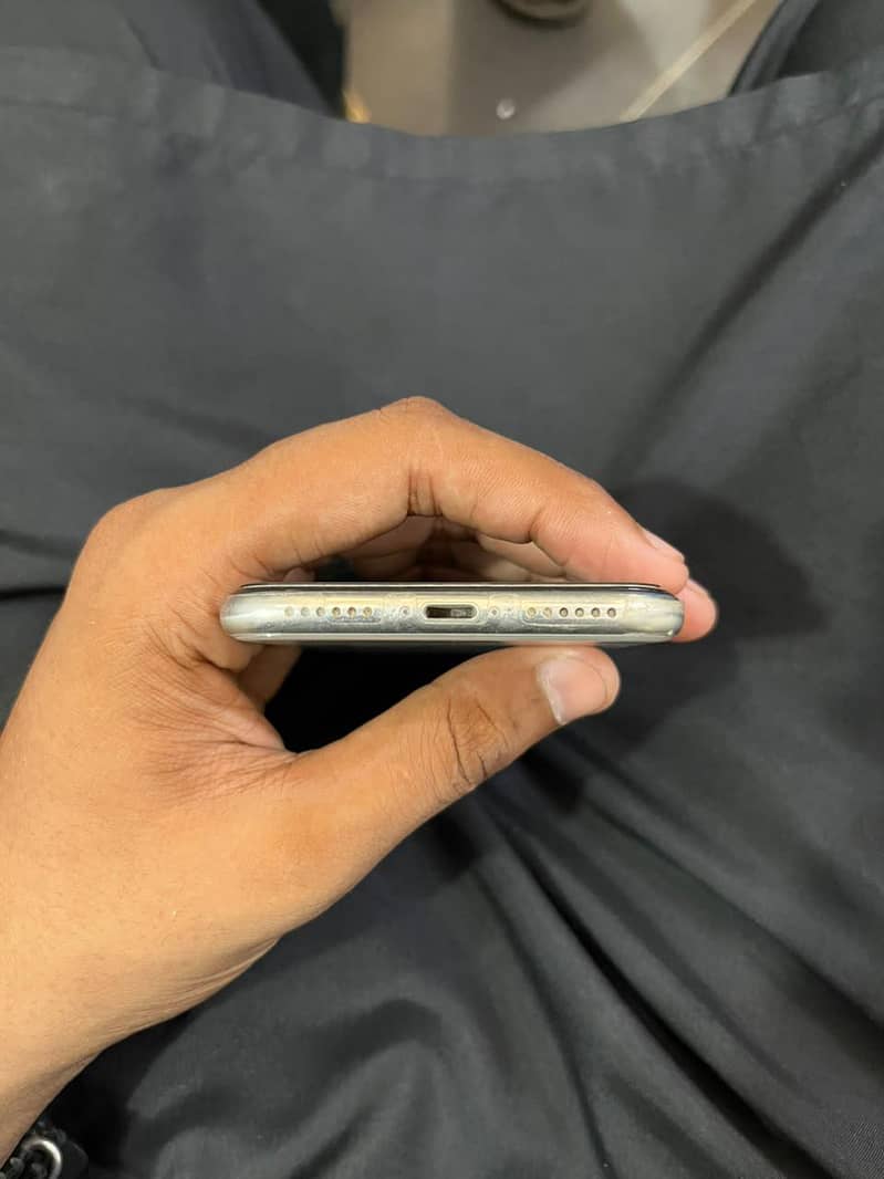 Apple iPhone X 3