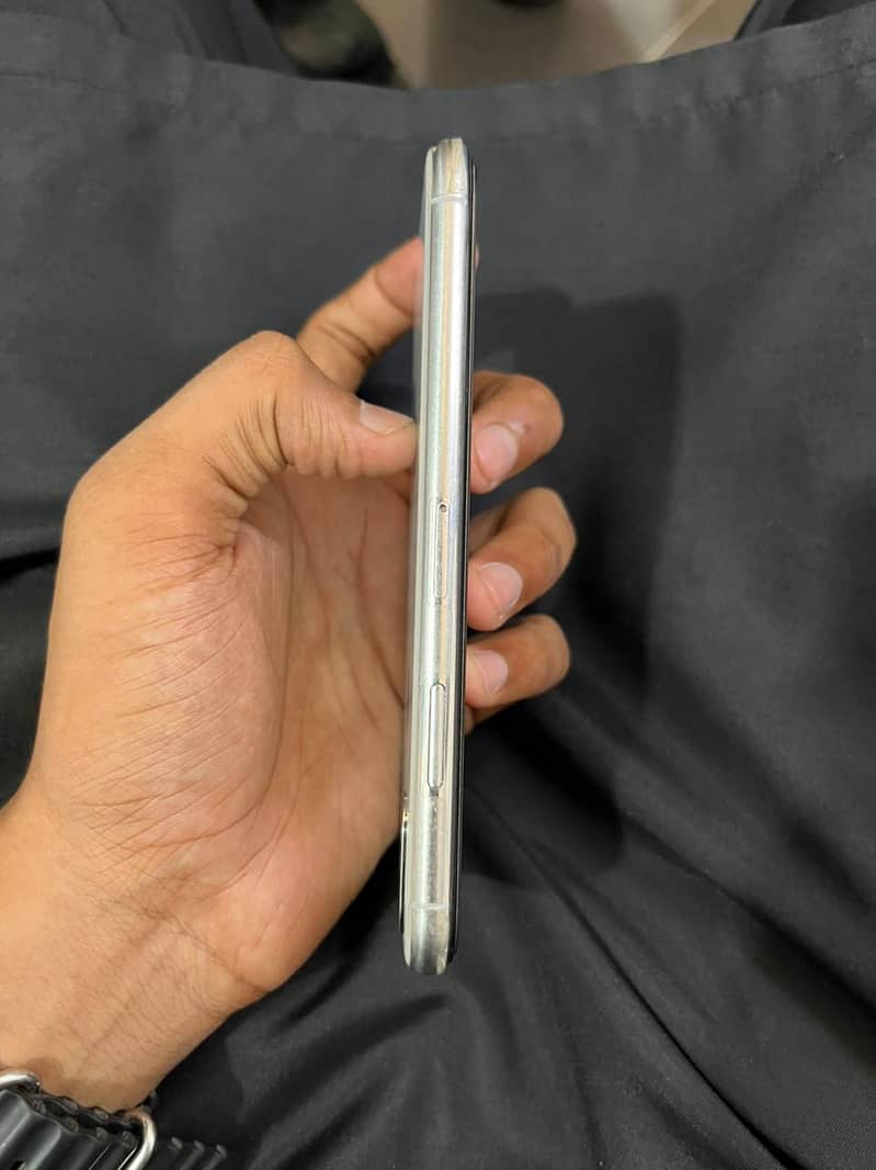 Apple iPhone X 4