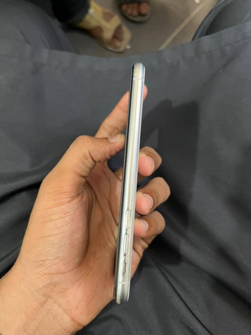 Apple iPhone X 6