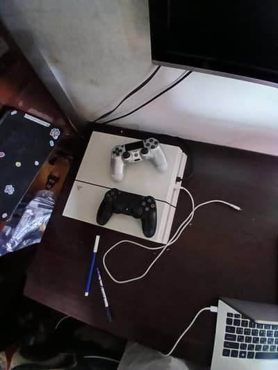 Playstation 4 jailbreak 1tb with 2 controller