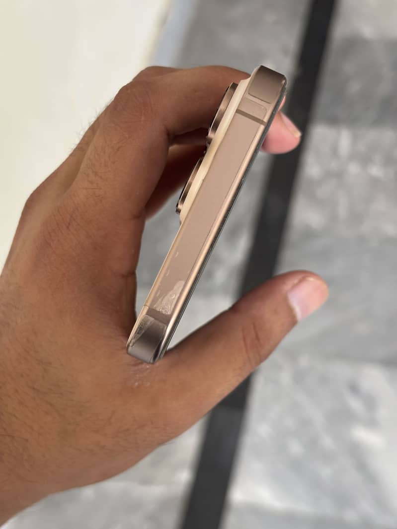 Apple iPhone 16 Pro Max 5