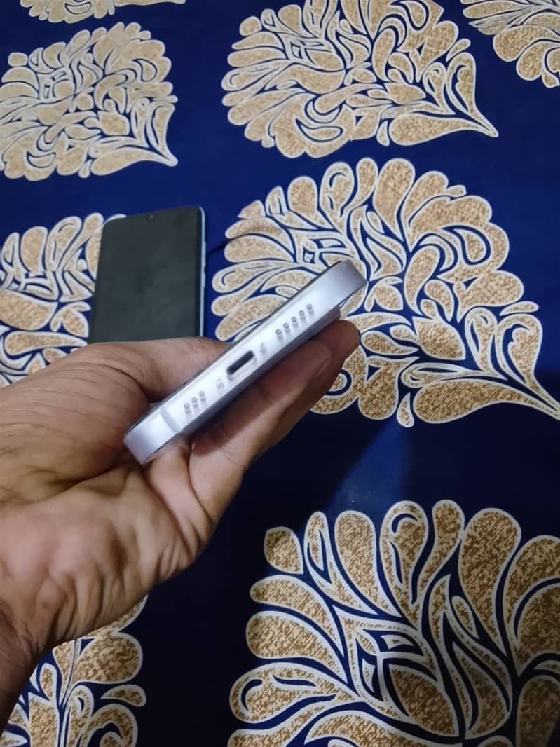 Apple iPhone 14 5