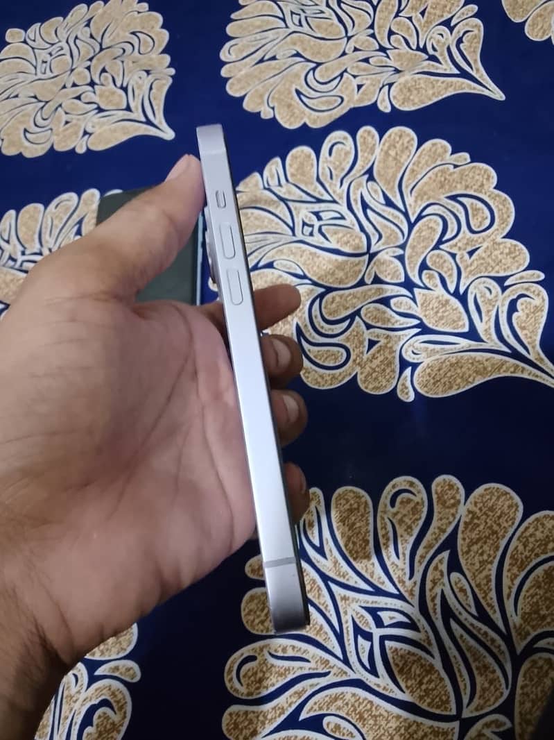 Apple iPhone 14 7