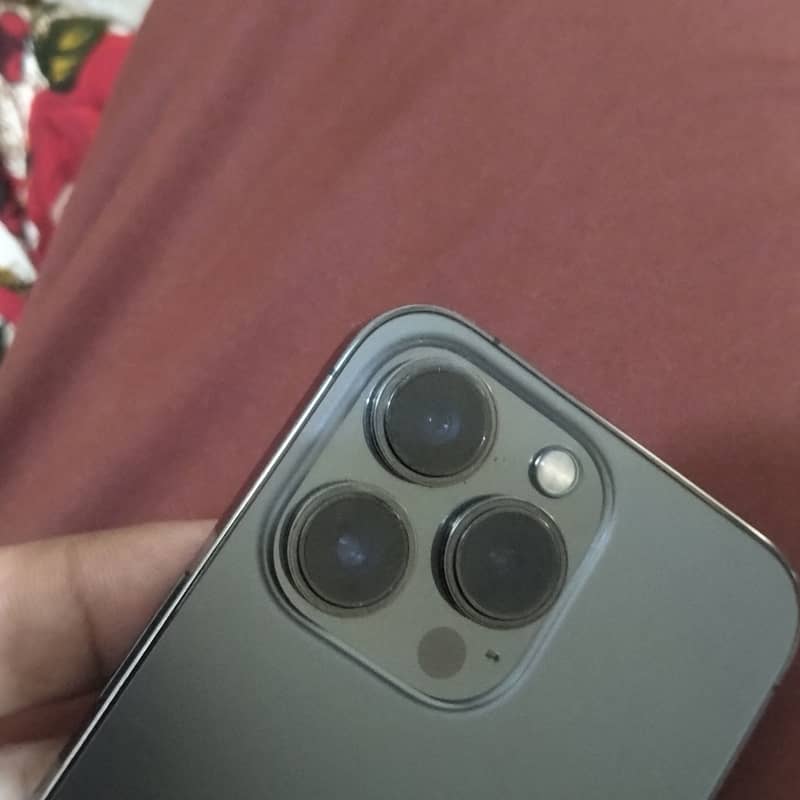Apple iPhone 13 Pro 4