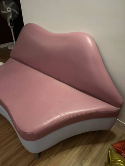 Lip shape sofa