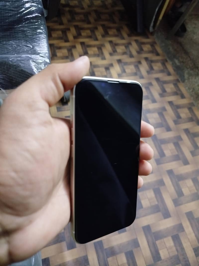 Apple iPhone 13 3