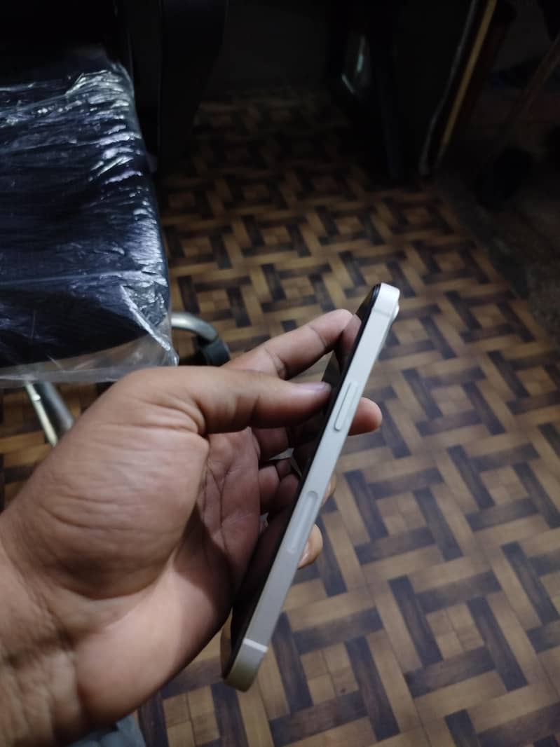 Apple iPhone 13 4