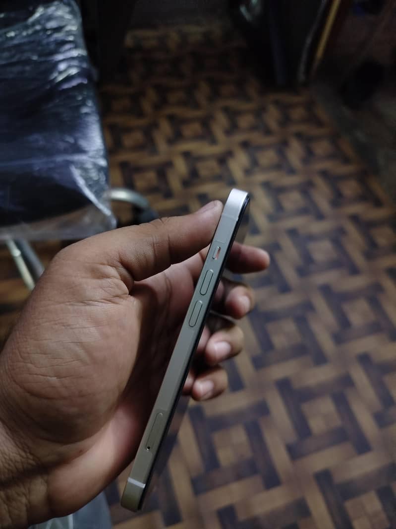 Apple iPhone 13 7