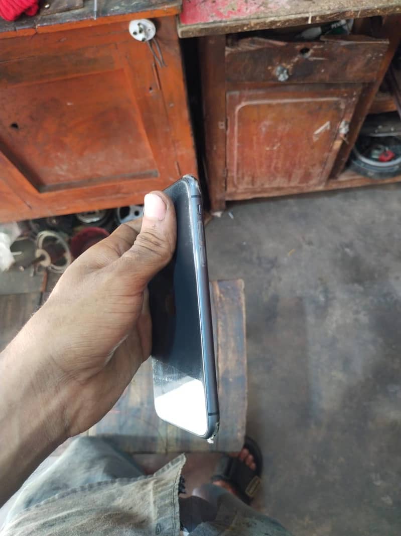 Apple iPhone 11 5