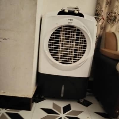 GOOD CONDITION 10/10 GOOD QUALITY 3 MONTH USED SOLAR 12 VATT