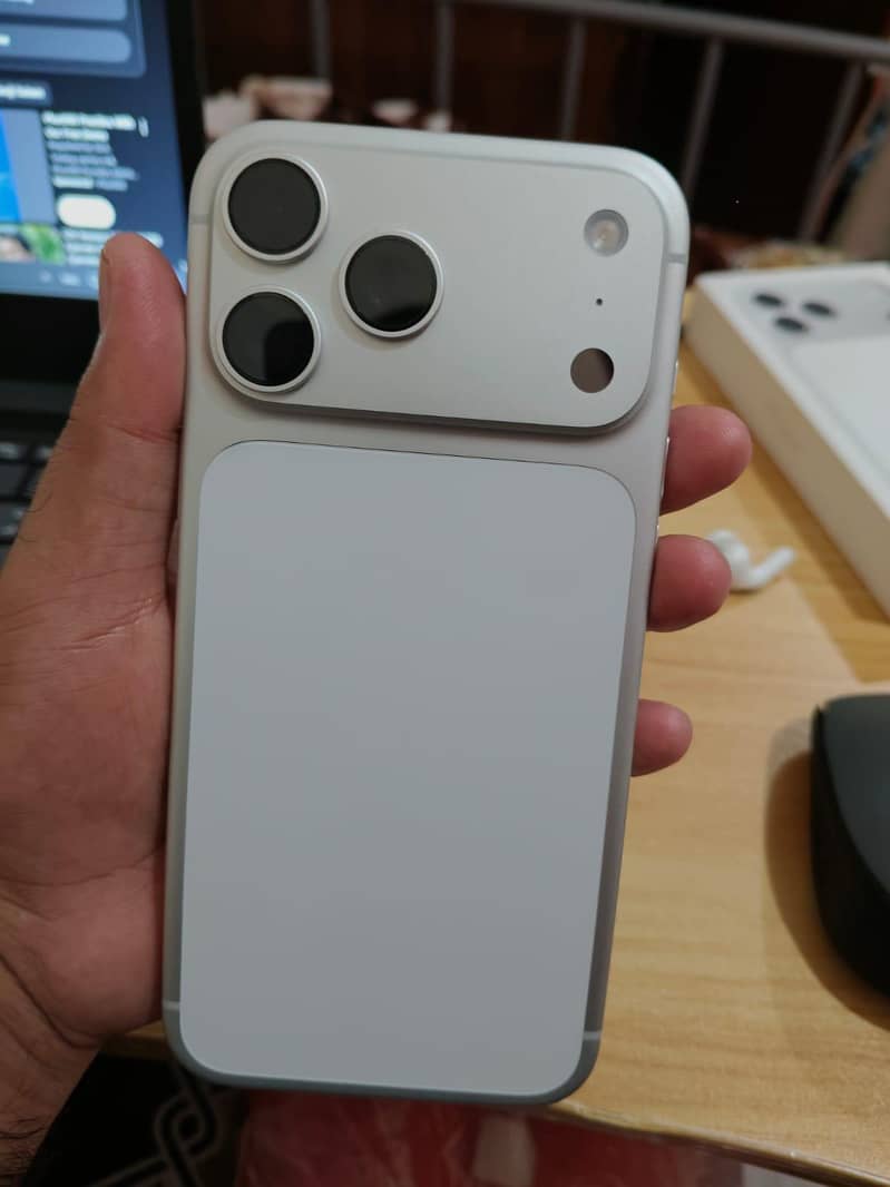 Apple iPhone 17 Pro Max 1