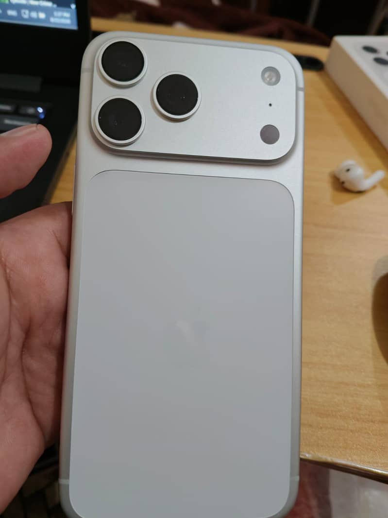 Apple iPhone 17 Pro Max 7