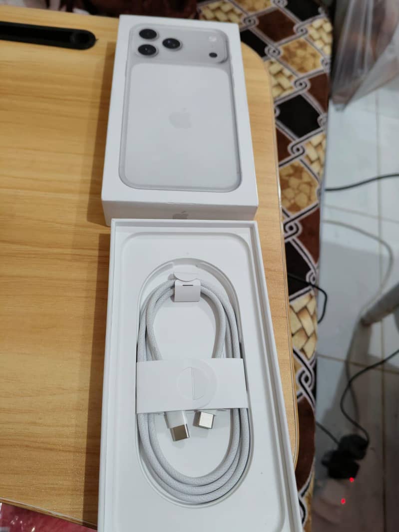 Apple iPhone 17 Pro Max 9