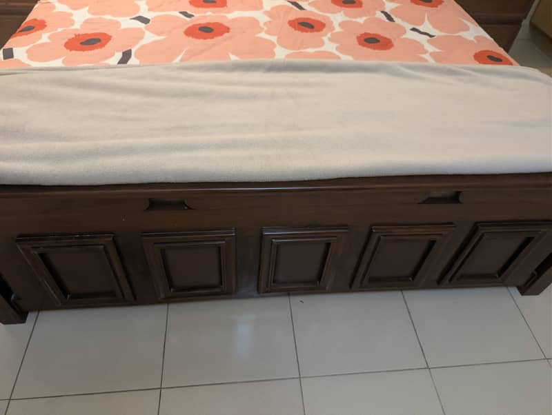 Bed with side table and dressing 0