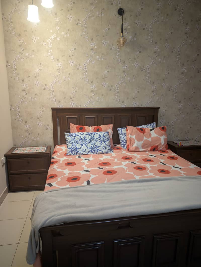 Bed with side table and dressing 3