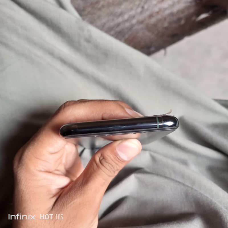 Apple iPhone 11 Pro 3