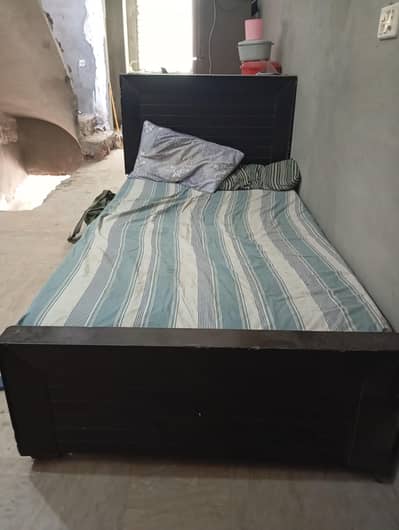 Wooden single bed without matress for sale in Lahore