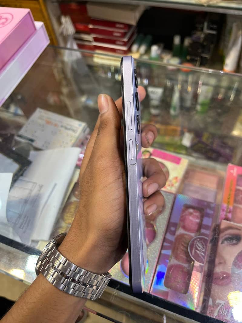 Realme C65 4