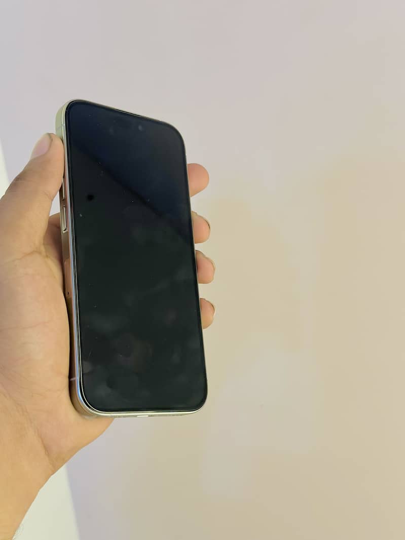 Apple iPhone 15 Pro 2