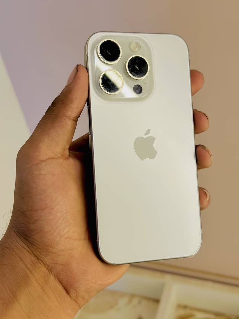 Apple iPhone 15 Pro 3