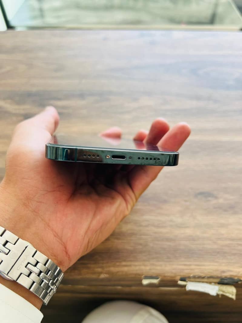Apple iPhone 13 Pro Max 2