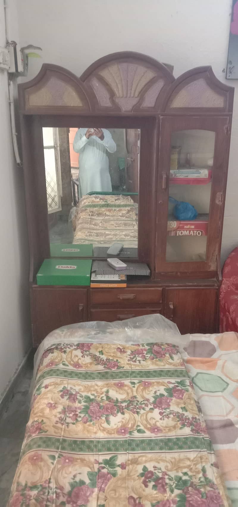 dabal bed&singaar table &show case 3