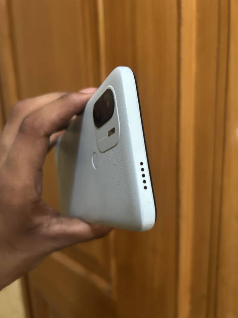 Realme A1 4