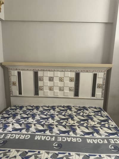 Wooden king size bed for sell with mattress