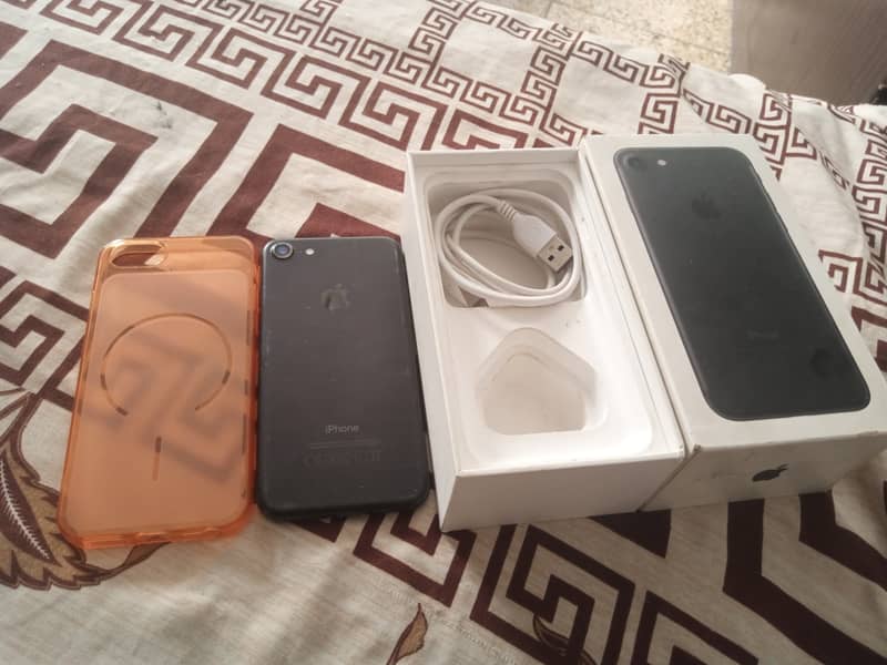 Apple iPhone 7 2