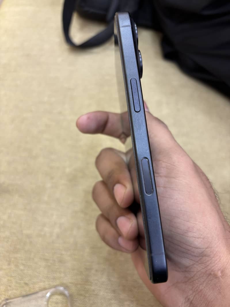 Apple iPhone 16 4